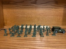 Plastic Army Men 46 pieces with Jeep Tank