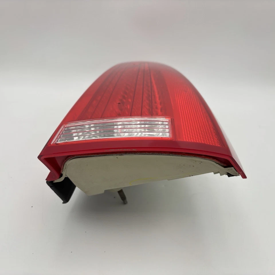 06–11 Cadillac DTS Right Passenger Side RH Tail Light Brake Lamp OEM 15858152 - Image 4 of 4