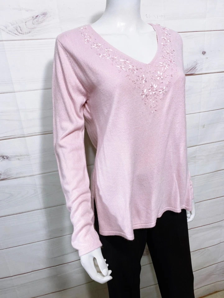 Suéter feminino Dressbarn Petite tamanho PM rosa floral acento gola V pulôver - Imagem 2 de 4