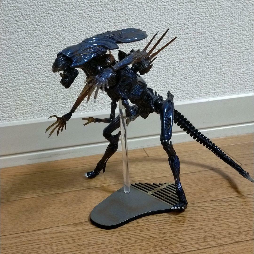 Tokusatsu Revoltech Alien Queen Figure Doll Kaiyodo No.018 SF