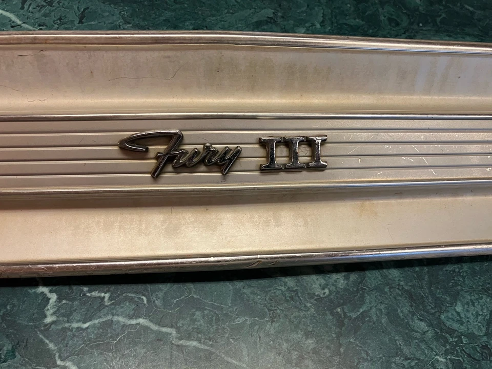 Plymouth Fury III 1968 sedán de 4 puertas acabado maletero panel moldura OEM Foto 2 de 4