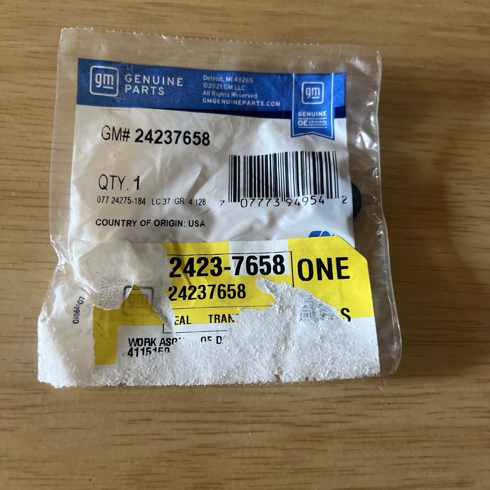 small GM / ACDelco OEM plug or cap, part GM / ACD #24237658