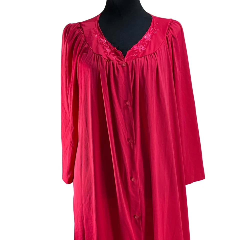 Camisón Miss Elaine Classics Rojo Bordado Manga Larga Botón Delantero Foto 4 de 4