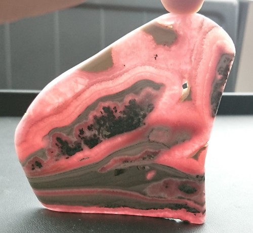Tranche Rhodochrosite avec manganèse 60 grammes - Slab rhodochrosite Argentine - Imagen 1 de 4