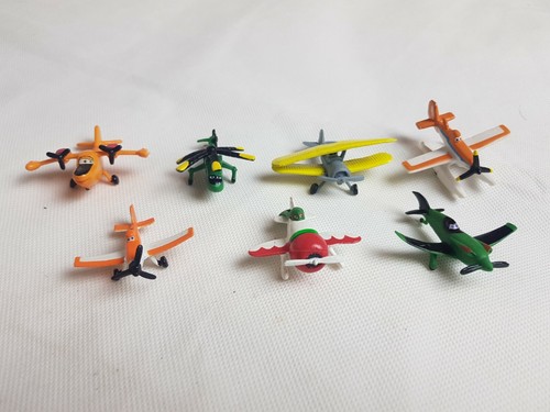 Disney's 'Cars' miniature play figures. {16 pieces} - Picture 3 of 5