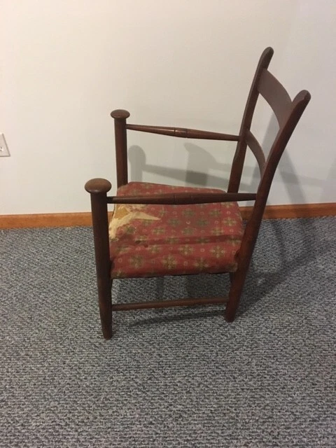 Sillón Shaker años 1800 con tapas de setas Foto 2 de 4