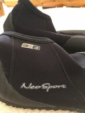 UNISEX NEOSPORT SZ 7 FITS LIKE A WOMENS 8 3mm LOW TOP DIVE/SNORKEL BOOTIES  NEW