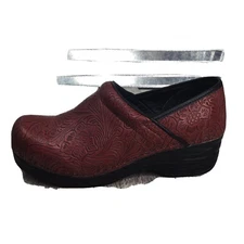 Coft & Barrow Clogs Nurse Professional Work Women Red Embossed Faux Leather 6.5