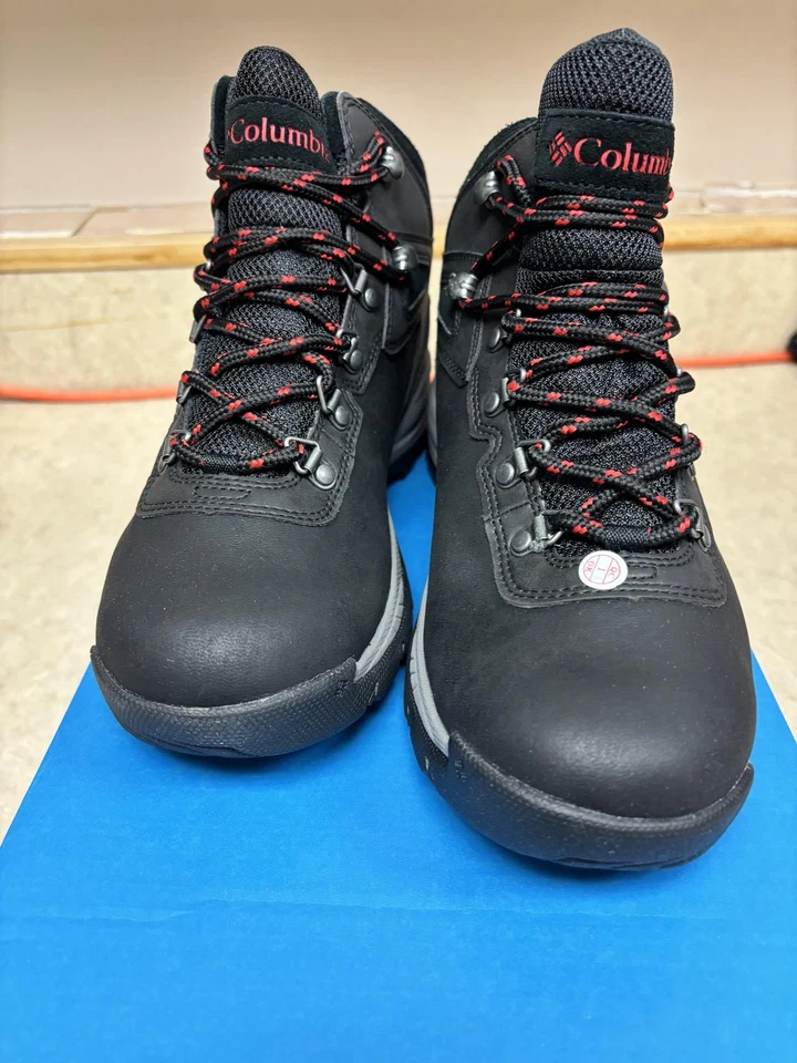 Columbia 女式 Newton Ridge Plus 登山靴宽 BK3783-010 黑色/波普红色 — 第 3/4 张图片