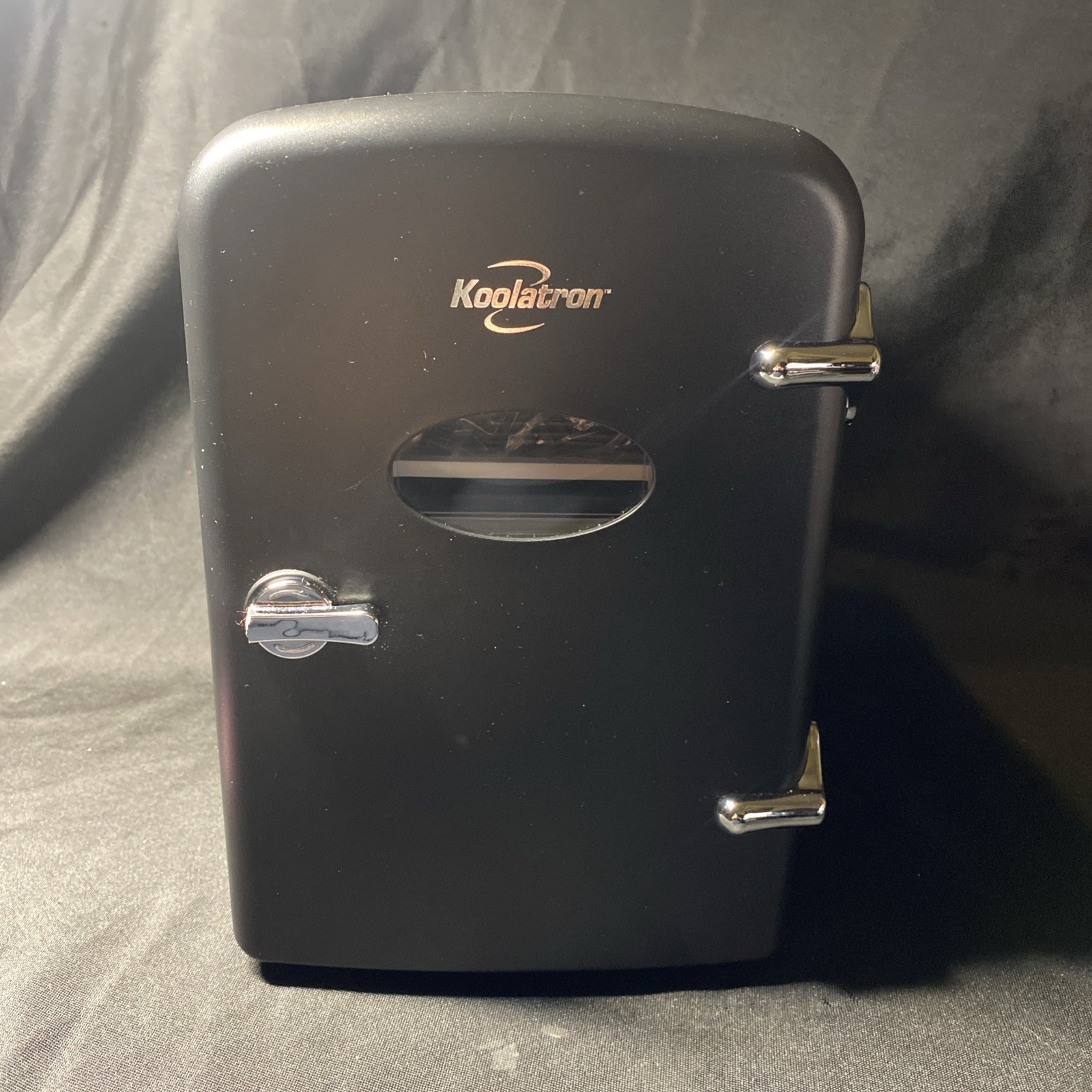 4 Liter/6 Can Ac/dc Thermoelectric Cooler.