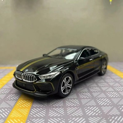 1:32 Scale Diecast Simulator Model Car  M8 Classic Vehicle Metal Alloy Toy 