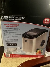 Igloo IGLICEB26SS 26 lbs Countertop Ice Maker - Stainless Steel