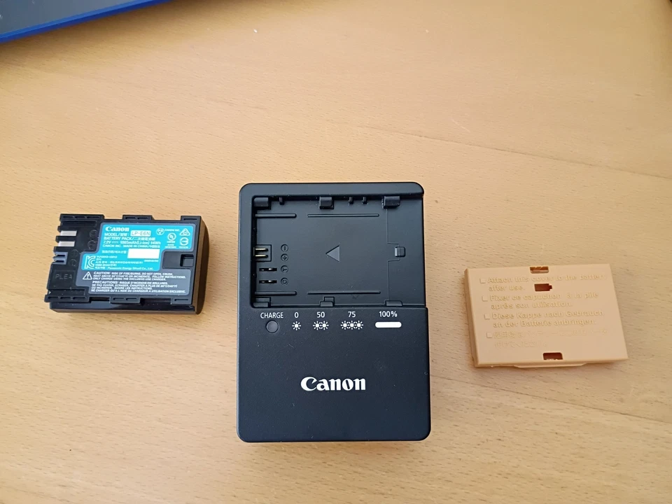 Cargador de batería Canon LC-E6 y batería Canon LP-E6N probado Foto 2 de 4