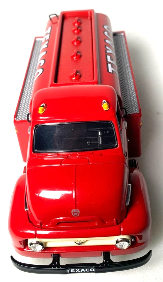 First Gear 1953 Ford C-600 Tanker Body Texaco 1:34 scale Texaco INV# 2937 - Image 3 of 4