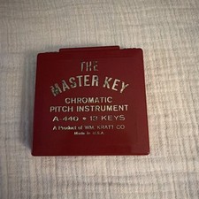Vintage Chromatic Pitch Pipe Instrument The Master Key WM Kratt Co A-440 13 Keys