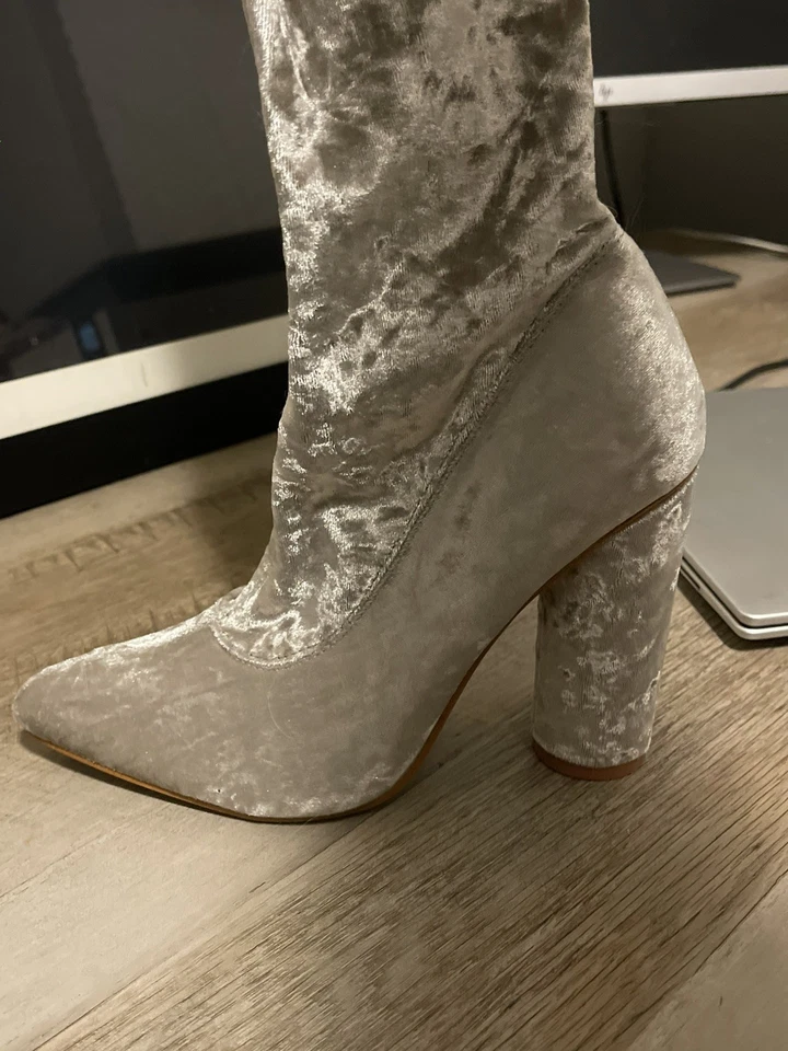 Botas de terciopelo Cape Robbin plateadas construidas en esta ciudad elásticas hasta el muslo 7,5 Foto 2 de 4