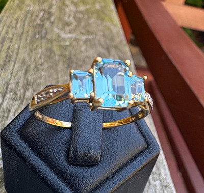 Ring 9 kt Gold Aquamarin und Diamant mit drei Steinen Größe V 1,87 g