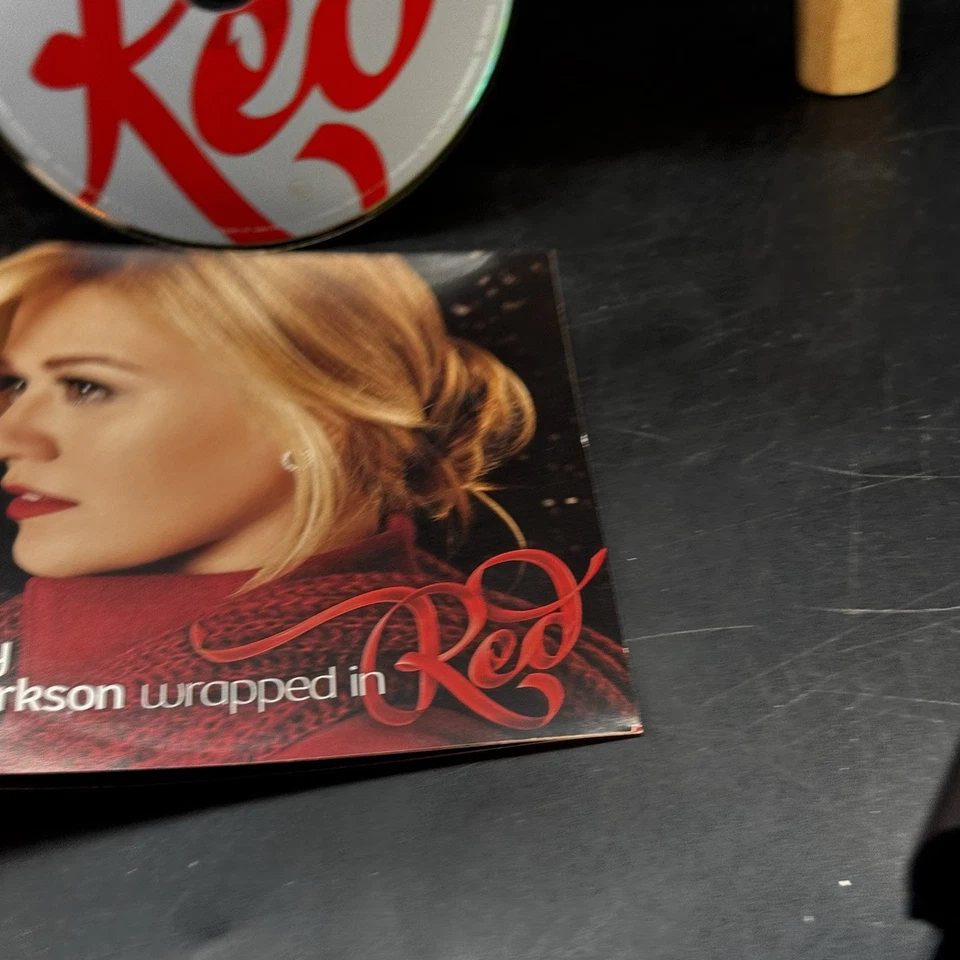 Kelly Clarkson Wrapped In Red Holiday Music CD Christmas NO JEWEL CASE 2013 - Imagem 4 de 4