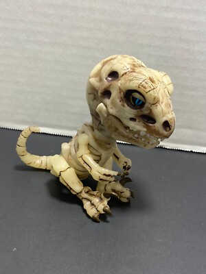 WowWee Fingerlings Doom Raptor Dinosaur T-Rex Bonehead Skeleton Dino 5'' WORKS