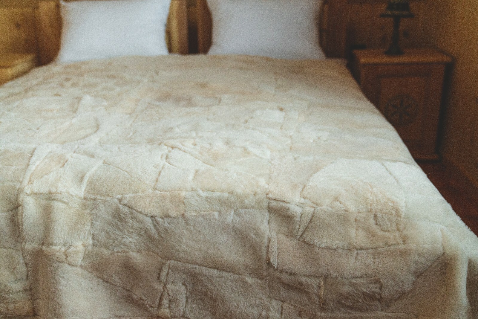 Toscana Lammfelldecke hell beige abgefüttert 200x160 cm Schaffelldecke Felldecke Toscana Lammfelldecke hell beige abgefüttert 200x160 cm Schaffelldecke Felldecke