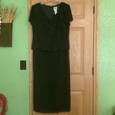 Vintage R & M Richards Size 14 Black Crepe Beaded Short Sleeve Midi Dress
