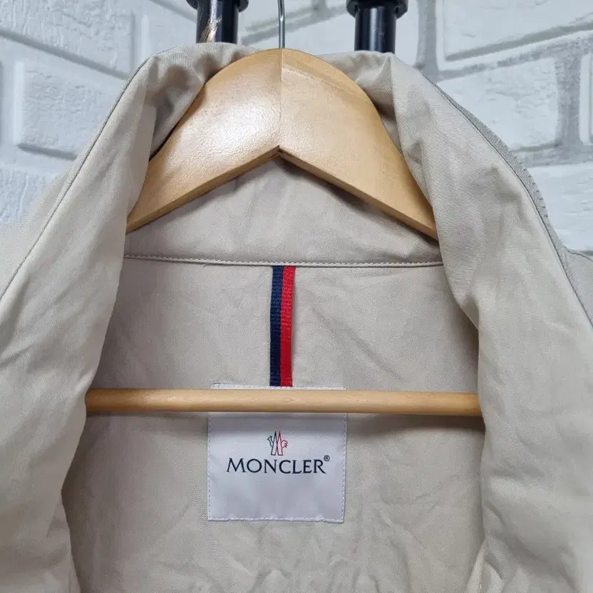 Moncler Hoshi Windbreaker Jacket Beige 23 Season Auth Certified thumbnail 8