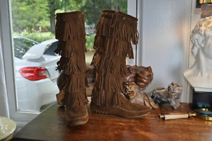 minnetonka 5 layer fringe boots