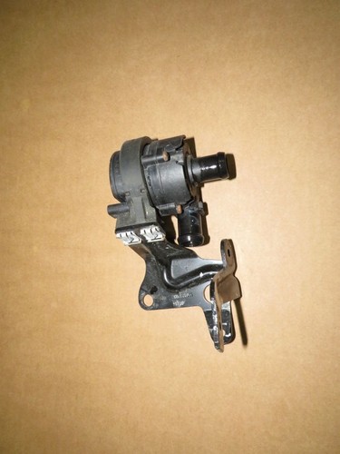 VW Golf 7 Zusatzwasserpumpe M18110 5q0121599al