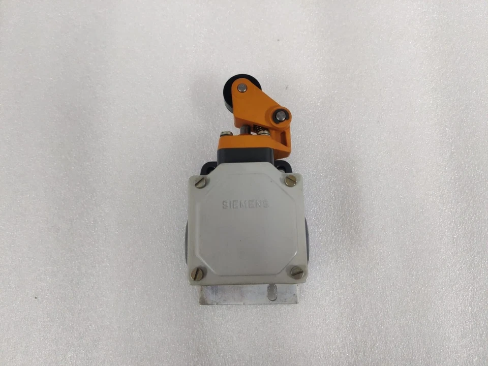 SIEMENS 3SE3 100-1E-Z LIMIT SWITCH - Image 2 of 4