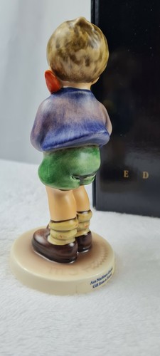 Hummel GESCHENK VON EINEM FREUND Figur #485 neu im Karton 4 7/8 Zoll Etikett 160,00 $ - Bild 2 von 6