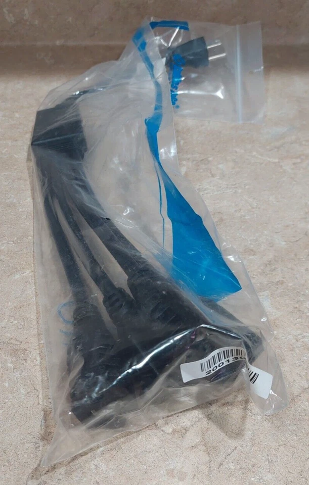 C2G 29803 18" 16 AWG 1-to-4 Power Cord Splitter 757120298038 1 Male to 4 Female - Image 2 of 3