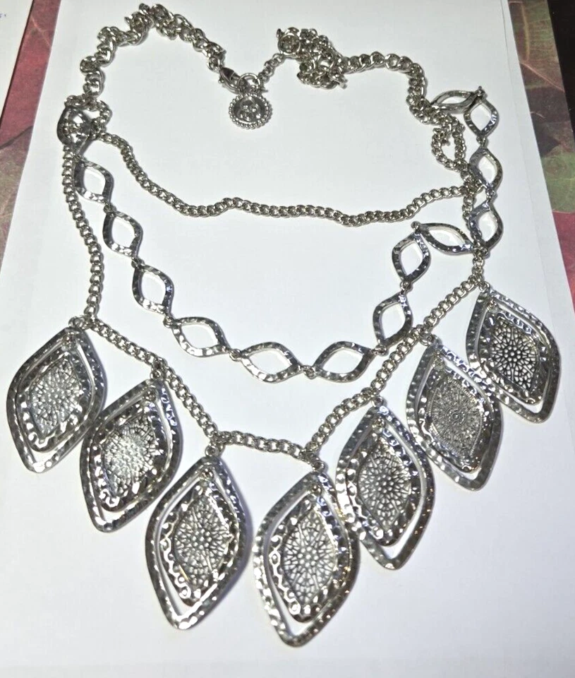Designer Jessica Simpson 3 Strand Fringe Filigree Dangle Silver Tone Necklace Foto 4 de 4