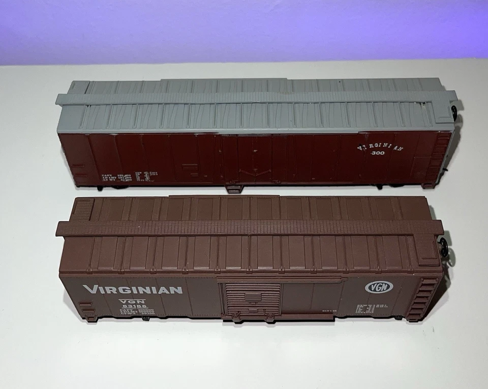 (2) Athearn HO Boxcars - “Virginian” #63186 & #300 - Image 3 of 4