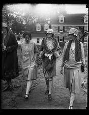 Photo:1928 Women Fashion Hats Dresses Group Portrait Street Scene