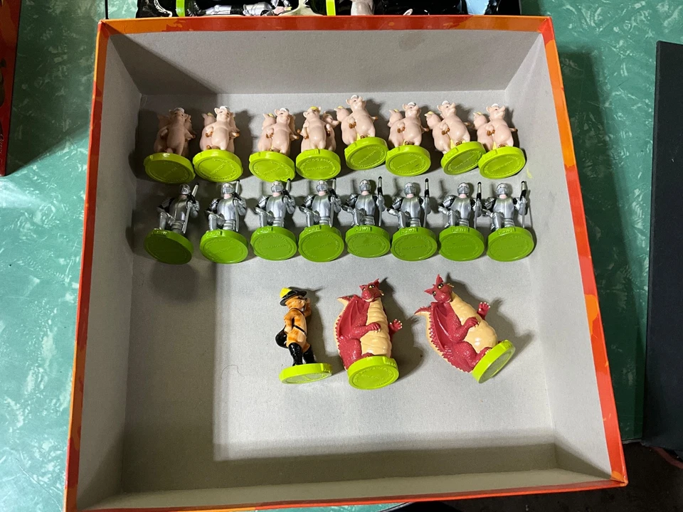 Juego de Ajedrez Shrek Edición Coleccionista Pintado a Mano 2004 Bueno -Falta inserto Foto 3 de 4