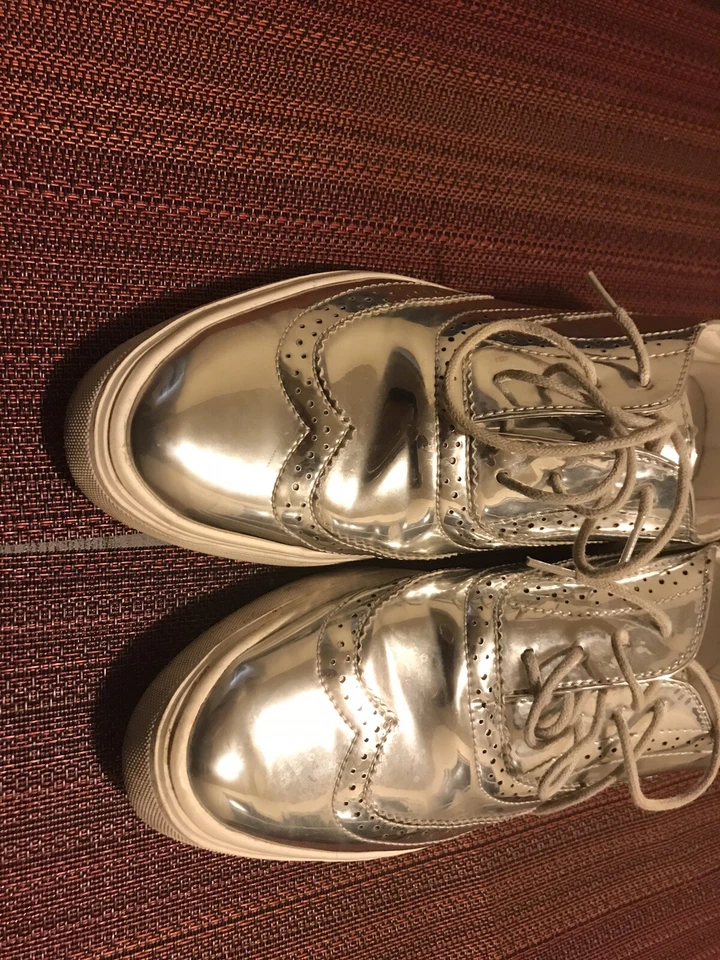 Zapatillas deportivas Cape Robbin plateadas brillantes metálicas zapatos para mujer talla 7 con cordones preppy Foto 2 de 4