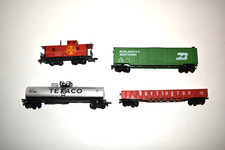 Lot of 4 HO Freight Cars Texico Tank BN Box Burlington Gondola Caboose Model RR
