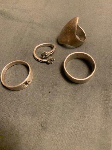 4 - 925 silver rings  25g scrap/ melt silver