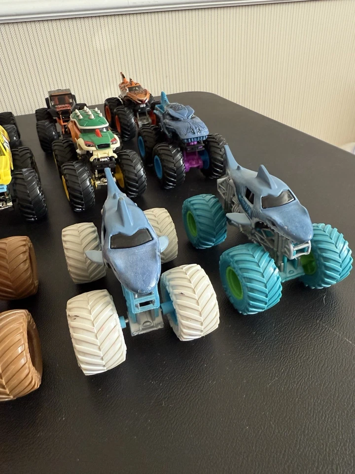 Lot of 12 Hot Wheels Monster Trucks Monster Jam Tiger Shark SpongeBob Mutt - Image 4 of 4