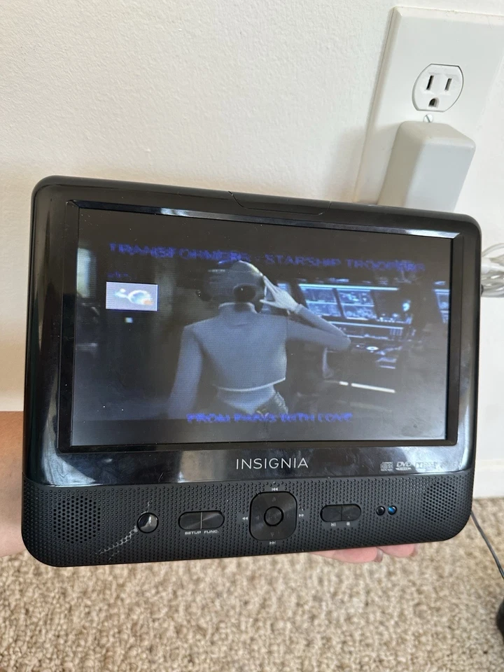 Insignia Dual Screen Portable DVD Players 9" NS-D9PDVD15 TESTED Works! w/ Cords! - Image 3 of 4