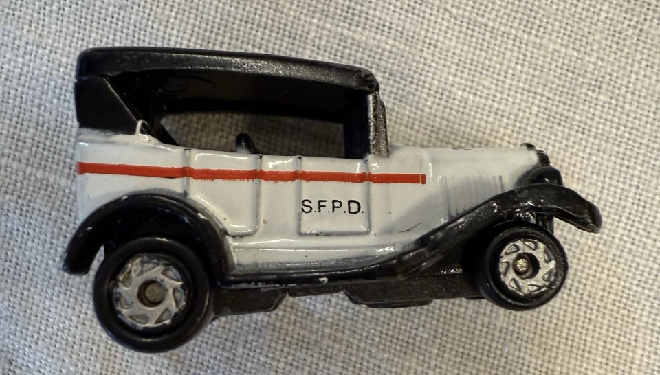 Vtg GALOOB Micro Machines SFPD Wagon 1924 Ford Model T Police Car Die Cast 1:125 - Image 3 of 4