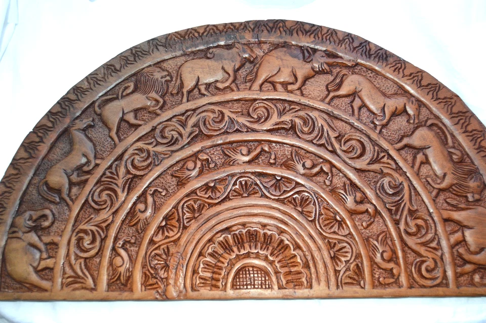 LARGE INDIAN CARVED WOOD TEMPLE CARVING VINTAGE LARGE WALL HANGING DOOR ARCH - Image 4 of 4