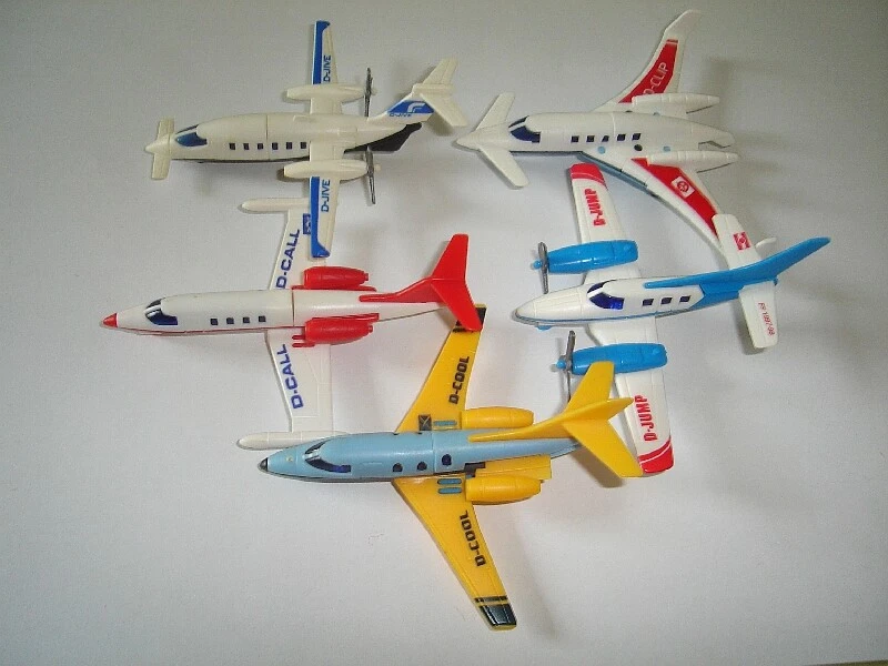Plastic airplane toys 2025