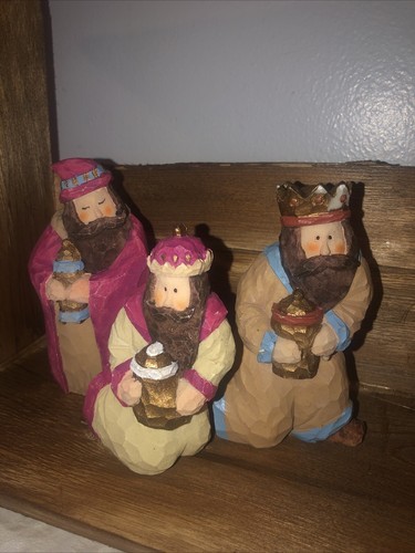 Vintage Style Nativity Set Manger Scene Wood Stable 15”x 10”x 5” Resin Figures - Picture 5 of 8