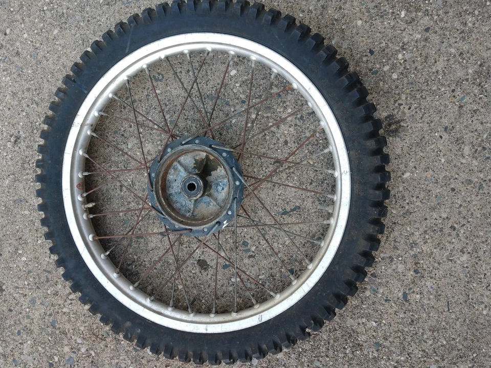 Yamaha DT250 1977 Enduro Y795. llanta rueda delantera 21 pulgadas Foto 4 de 4