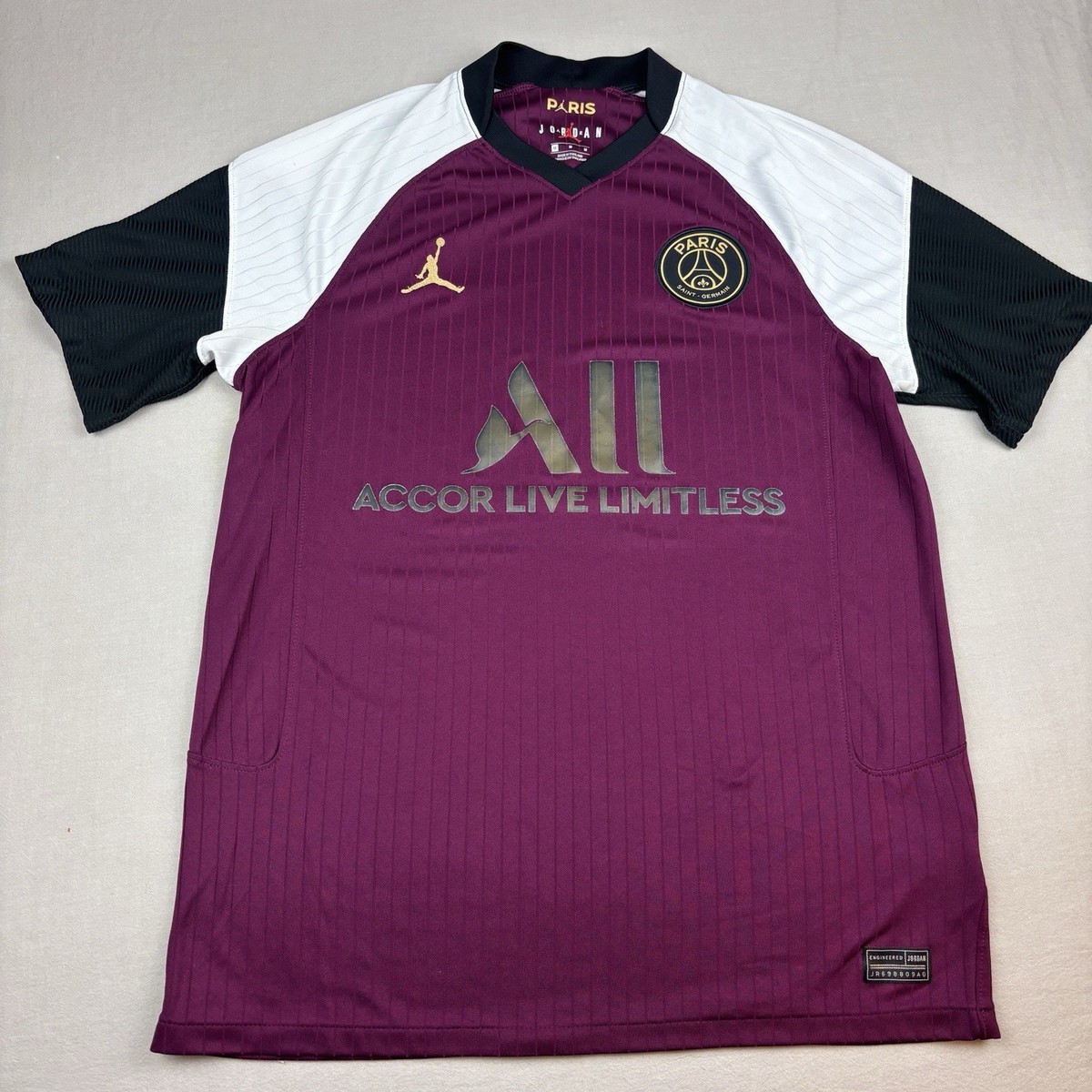 PSG | Paris Saint-Germain 2020-2021 Third Kit Size M Men's Jordan