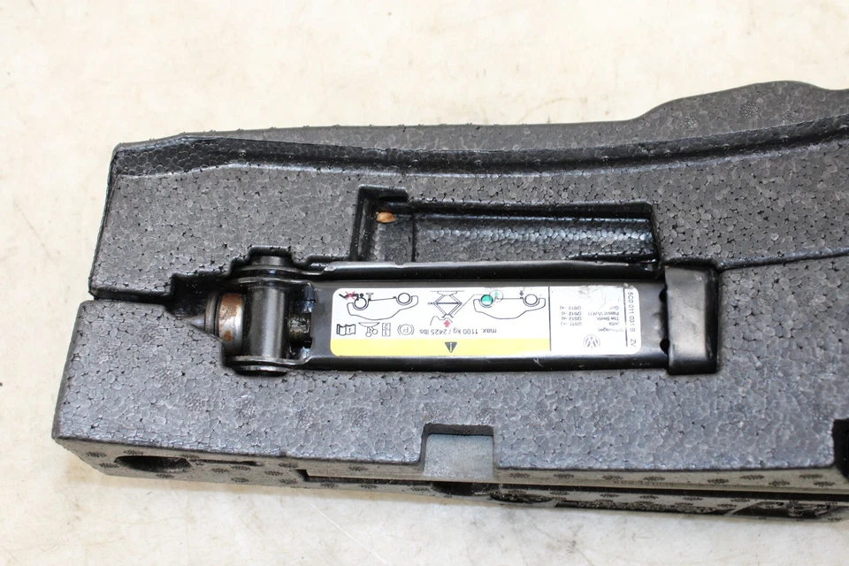 Volkswagen GTI 2015-2017 herramientas de repuesto/espuma OEM GW27 Foto 2 de 4