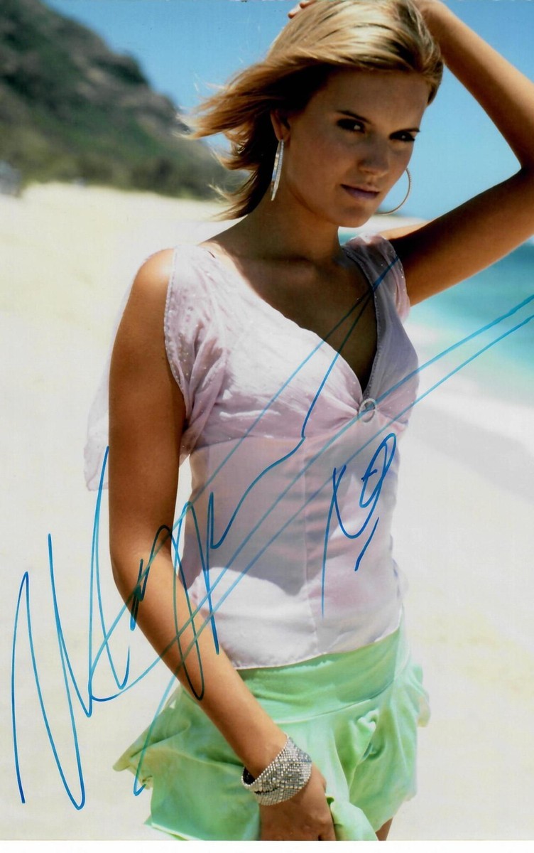 RARE IMAGE! “Lost” Maggie Grace Hand Signed 8X10 Color Movie Photo RARE IMAGE! “Lost” Maggie Grace Hand Signed 8X10 Color Movie Photo