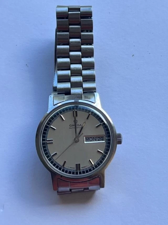 Omega — VINTAGE OMEGA MEN'S AUTOMATIC WATCH 1020 DAY/DATE TWO-TONE DIAL 1972-84 SILVER