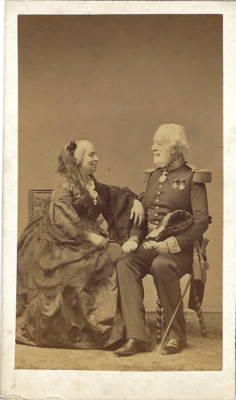 CDV Foto Admiral in kleiner Uniform mit seiner Frau 1865 Paris Militär Marine